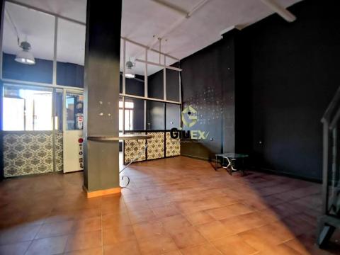 Local comercial en alquiler en Ciudad Monumental